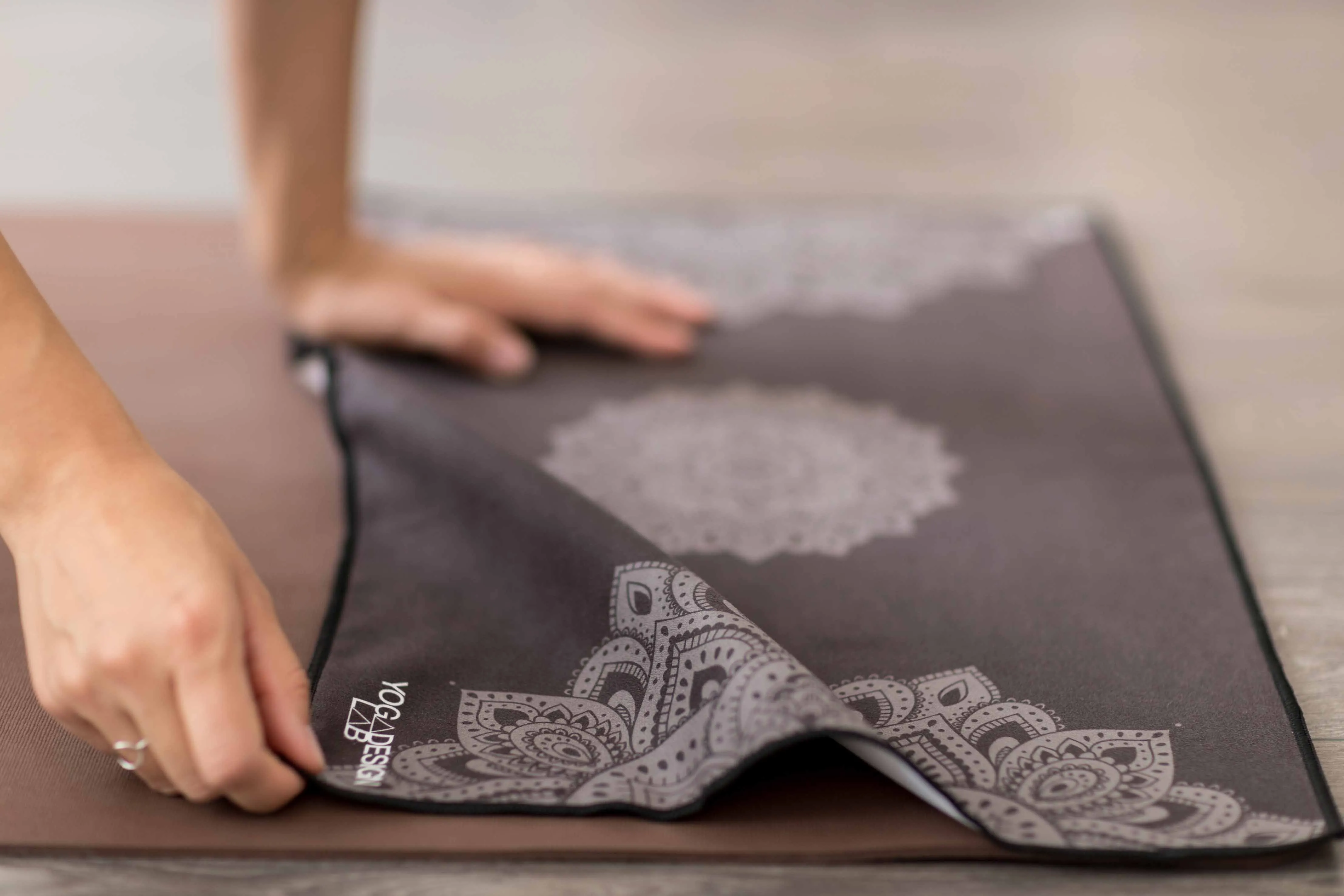 Lightweight Non-Slip Hand Yoga Towel, Mandala Black, YDL